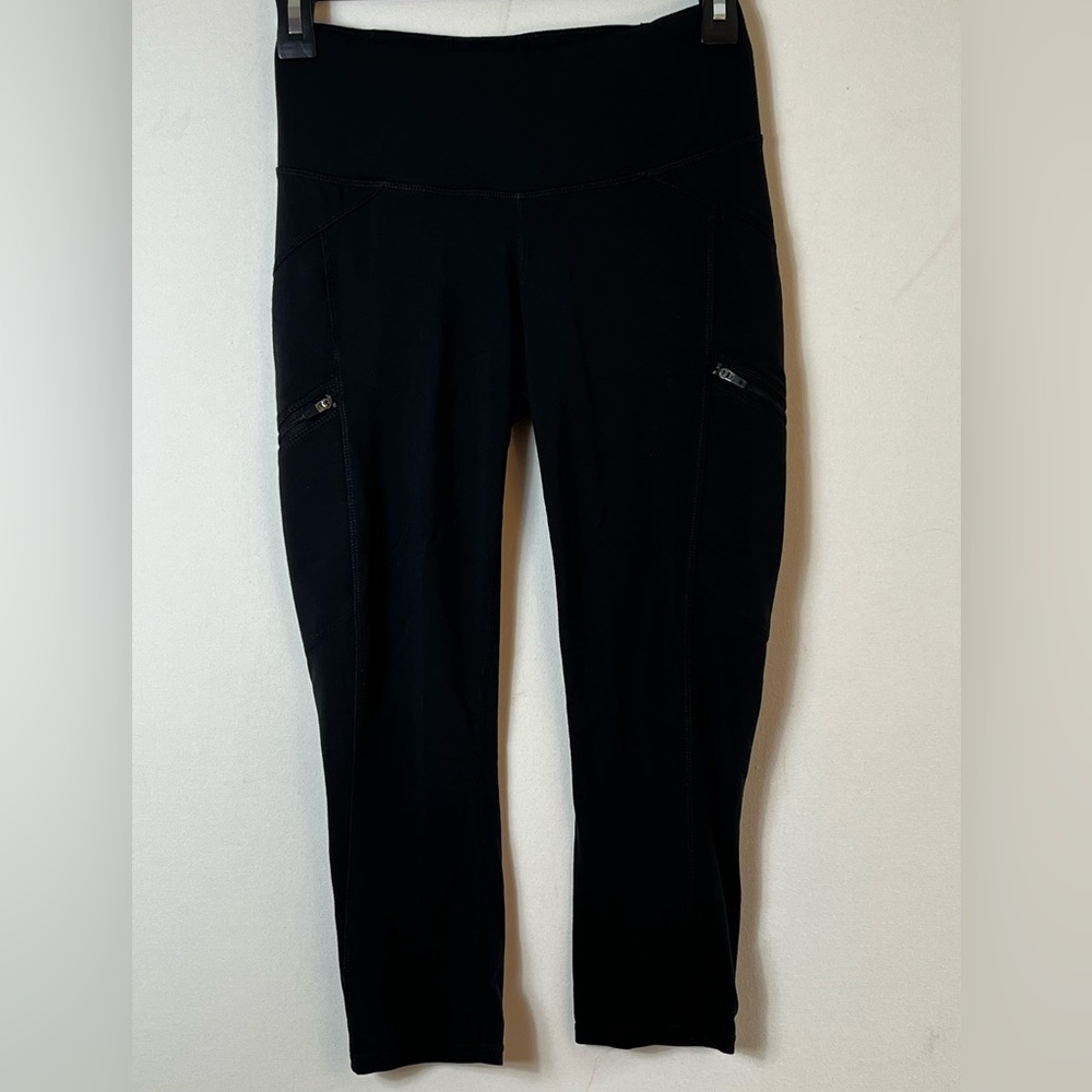 Athleta Women’s Gusset Coolmax Leggings Size XS Zipped Pockets, Capri Black